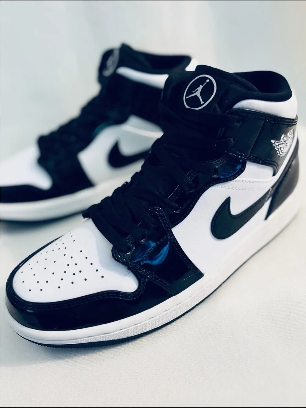 Jordan 1 Mid ‘Carbon Fiber Black/White Sneakers